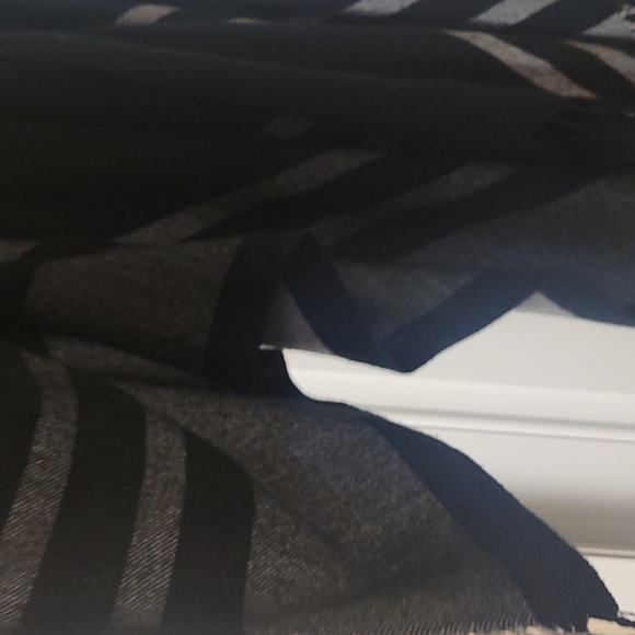 Hooded Shawl Wool & Polyester - Picture 10 of 10